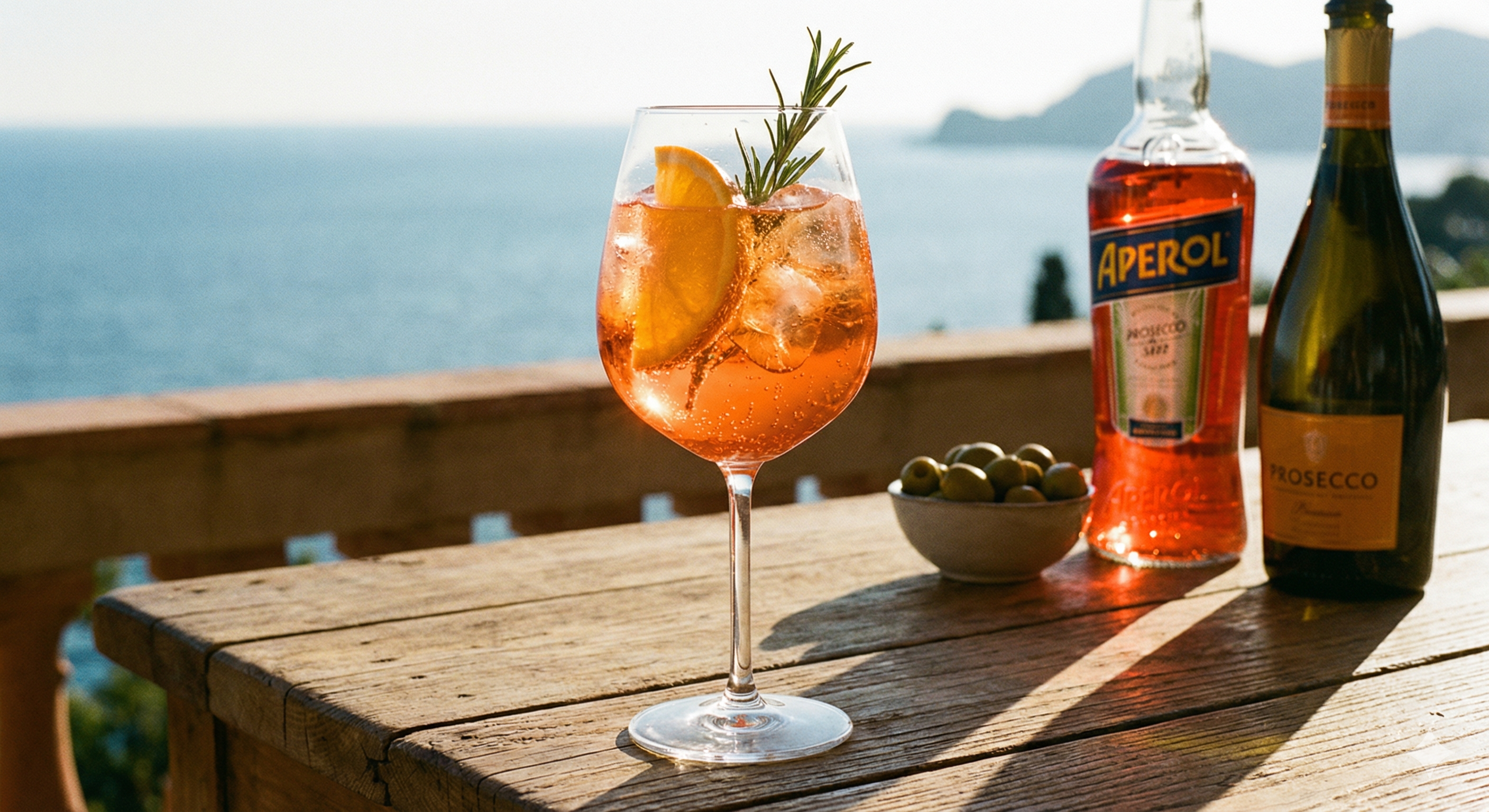 Svalkande alkoholfri Aperol spritz med apelsin