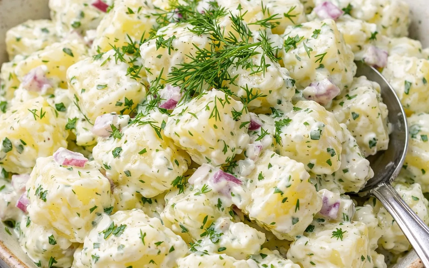 Klassisk potatissallad med gräslök